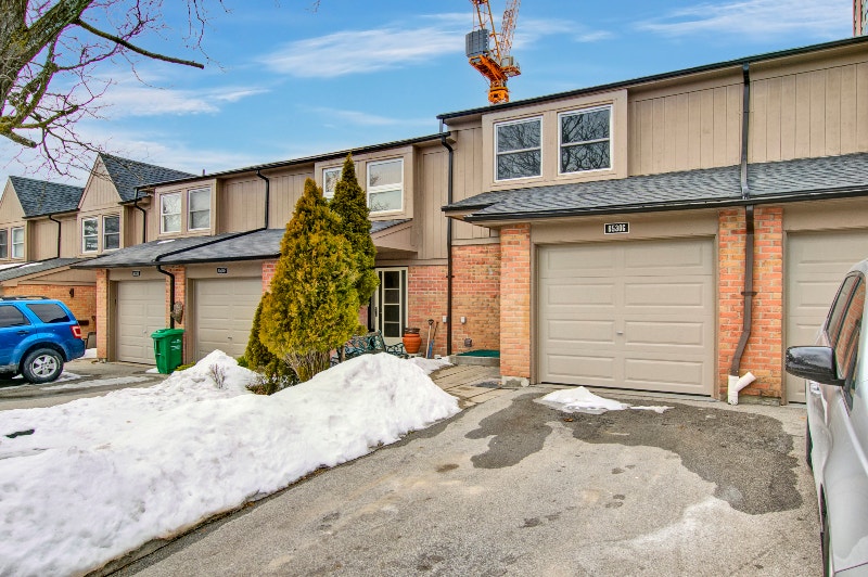 NEWLY RENOVATED 3 Bedroom Townhouse for Rent (Meadowvale) Long Term