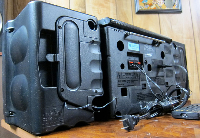 JVC PC-X130 RADIO CD TAPE BOOMBOX 1994 TOP MODEL! SERVICED in Stereo Systems & Home Theatre in Ottawa - Image 4