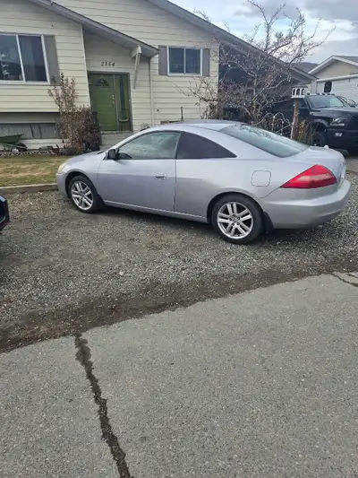 2004 Honda Accord coupe v6 6spd MANUAL TRANSMISSION. 204000KMS good shape runs well drives like a ne...