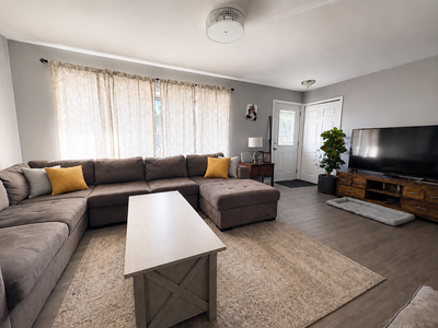 Spacious duplex home that is perfect for a young family or working professionals. Close to schools a...
