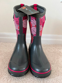 Brand New BOGS girl winter boots (YOUTH size 4)