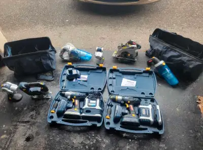 This is a used Mastercraft tool set, including drill, circular saw, shop vac, work light and jig saw...
