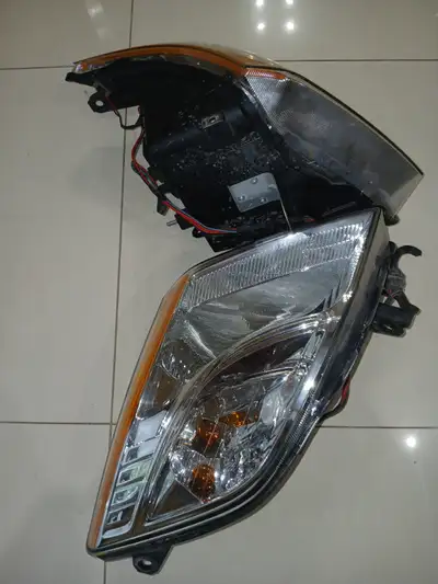 I bought it a year ago; it's good quality. The bulbs are included.