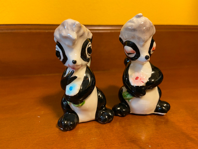 Vintage Anthropomorphic Skunks Salt & Pepper Shakers in Arts & Collectibles in Oshawa / Durham Region - Image 4