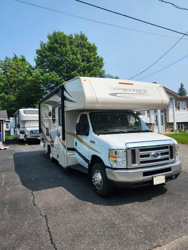 VR Coachmen 2019 in RVs & Motorhomes in Granby - Image 2