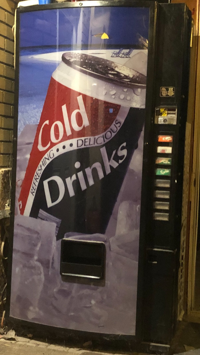 Vending machine  in Other in Oakville / Halton Region