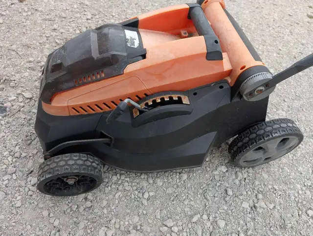 Worx 40v battery Lawn Mower in Lawnmowers & Leaf Blowers in Oakville / Halton Region - Image 2