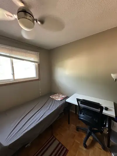 Available immediatly Neat and Clean private room All working professionals Great location Minute awa...