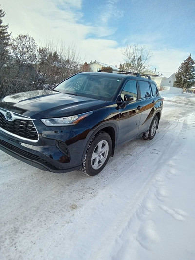 2023 Toyota Highlander LE AWD 8 Seater No accidents. Low Km