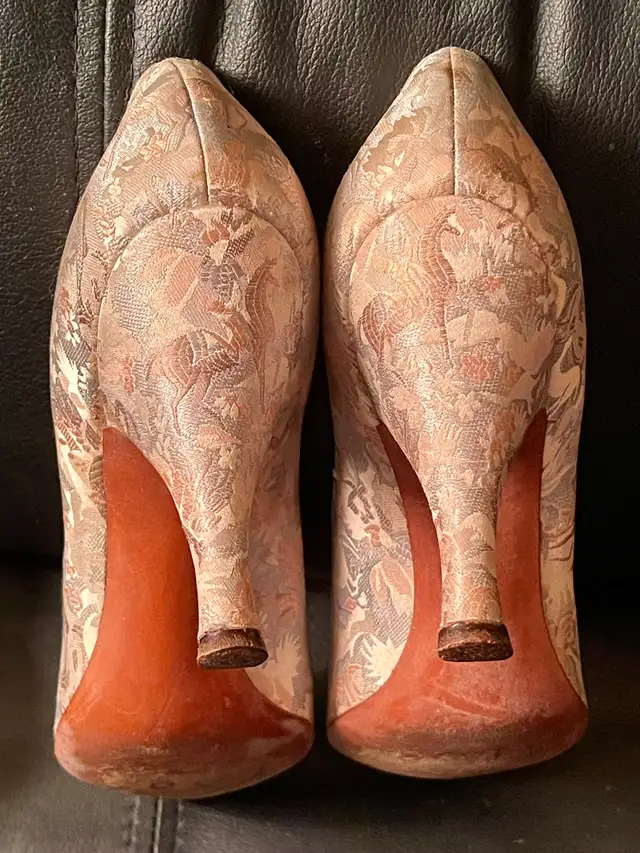 Vintage 1950s Saks Fifth Avenue Fenton LastHeels in Women's - Shoes in City of Toronto - Image 5