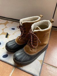 Snow boots Youth size 4 or adult size 5.5