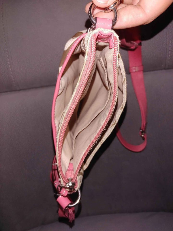 Coach Small Purse pink and Beige in Women's - Bags & Wallets in Oakville / Halton Region - Image 3