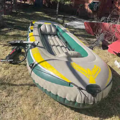 In very good condition, hardly used, Has some seats , pump, ancre, . Give us a call and you are welc...