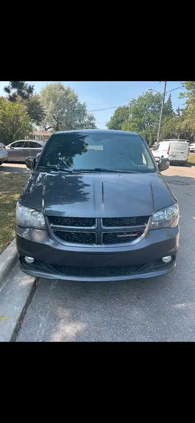 Selling our minivan it’s fully loaded leather interior reverse cam Power seats heated seats Full sto...