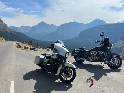 This is a a 2019 street glide FLHXS special. Tons of work done. All top line parts. 128 cubic inch e...