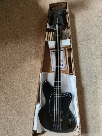 Selling my Ibanez TMB420BBKF sample. Sold As Is. No Ibanez warranty. Cash only. Not interested in tr...