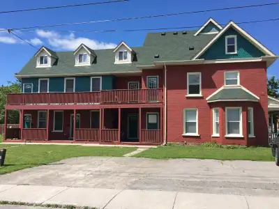 LOCATION: House at the corner of George St & Antrim St - one block south of Parkhill Rd) PLEASE read...