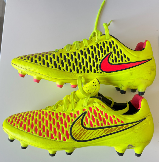 Men's Size 9 - Nike Magista Orden Soccer Cleats/Boots in Soccer in City of Toronto