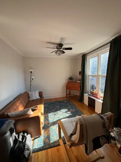 Sunny, bright 1bed/1bathroom in a five-plex available for lease transfer, starting December 1. Will...