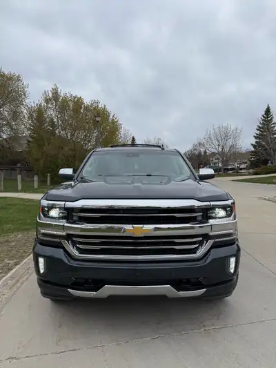 Selling My 2017 Chevrolet Silverado 6.2 Litre 4x4 High Country Crew Cab Long Box TOP OF THE LINE! -...