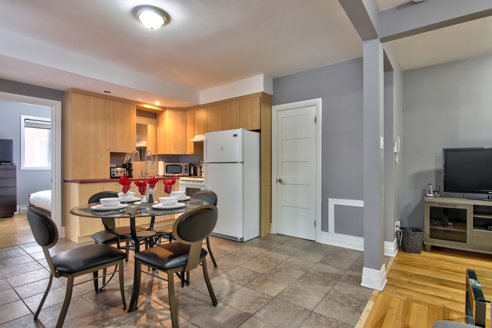4 BEDROOMS FURNISHED APARTMENT — photo 3