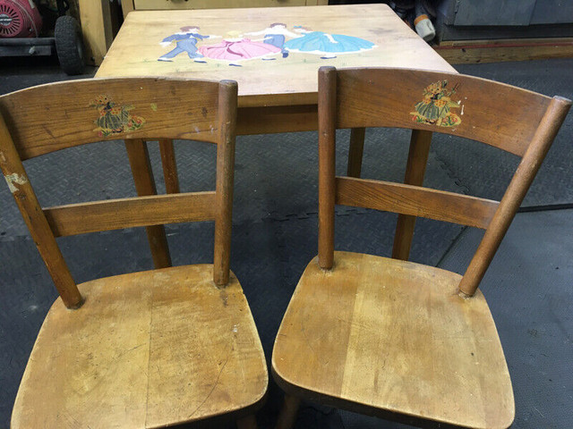 Children's Table and Chairs in Other Tables in Brantford - Image 2