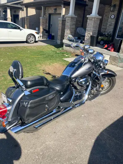 *Bike location is in Welland but can deliver* ‘08 Suzuki Boulevard C90 1500cc 100kms -windscreen inc...