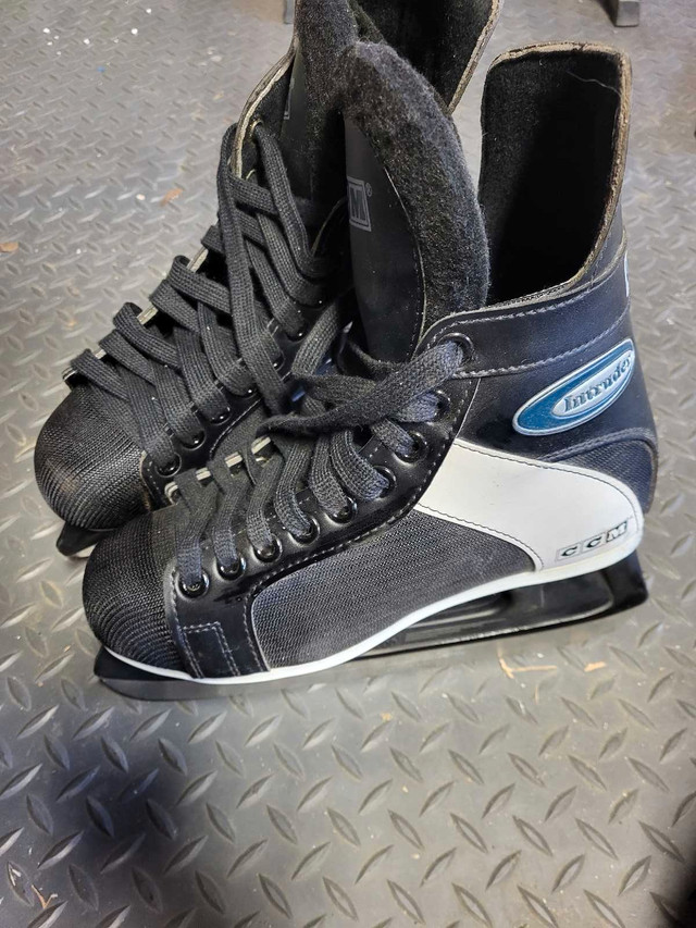 Men's ice skates  in Skates & Blades in St. Catharines