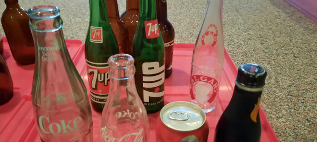 Antique , vintage beer bottles and tin storage cans in Arts & Collectibles in Lethbridge - Image 3