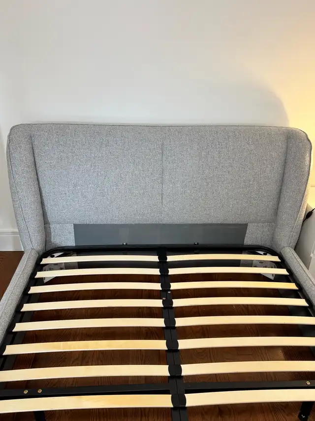 STRUCTUBE Queen-size bed frame in Beds & Mattresses in Oakville / Halton Region - Image 4