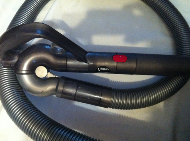Dyson Cinetic Big Ball VACUUM in Vacuums in Barrie - Image 4