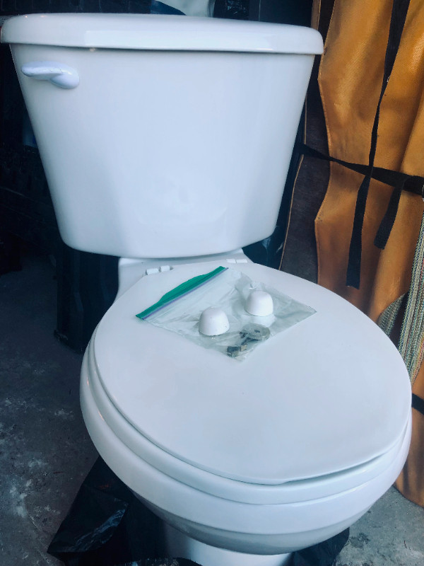 Beautiful White Toilet & Pedestal Sink + Taps. Fixture Light in Plumbing, Sinks, Toilets & Showers in Kingston