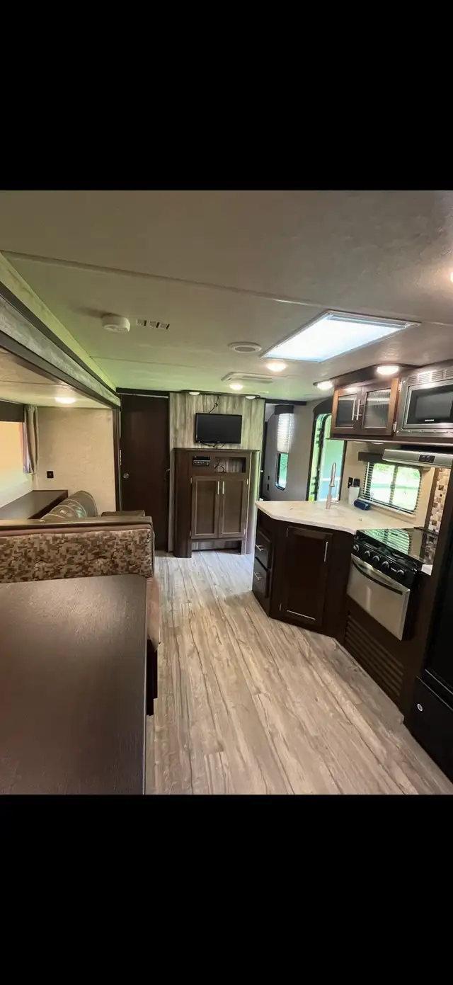 2018 Cherokee Grey Wolf Limited 26dbh Camper Trailer in Travel Trailers & Campers in Sudbury - Image 7