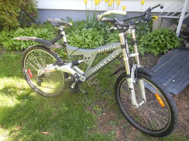 velo  montagne minelli victoria..21 vitesse roue 26 pouce in Mountain in Longueuil / South Shore - Image 5
