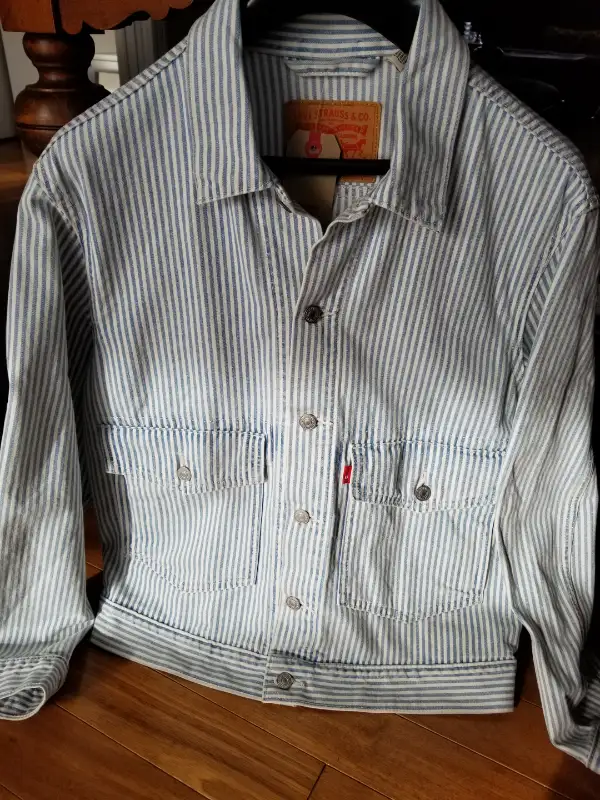 Levi's Trucker Jackets - Size Medium in Men's in Ottawa - Image 5