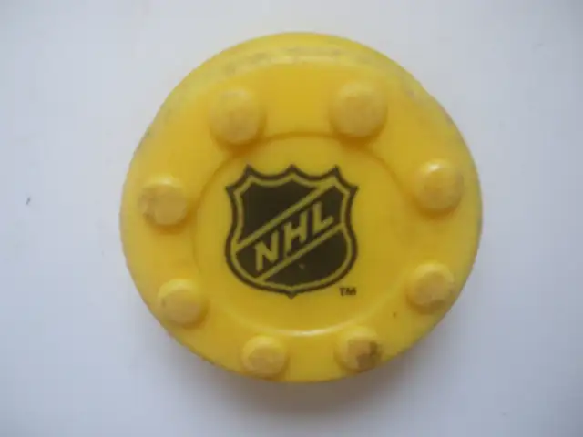 4 road hockey sticks and puck63234702265731123