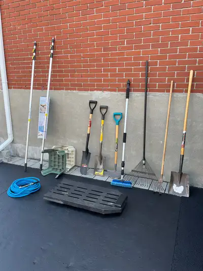 Tous les outils sont propres en bonne état de fonctionnement,usagés et neuf, les prix sont variés-:...