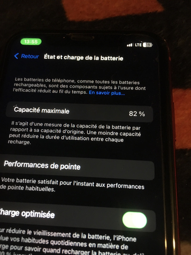 iPhone Xr 64 go  batterie à 82% rouge avec étui  in Cell Phones in La Ronge - Image 2