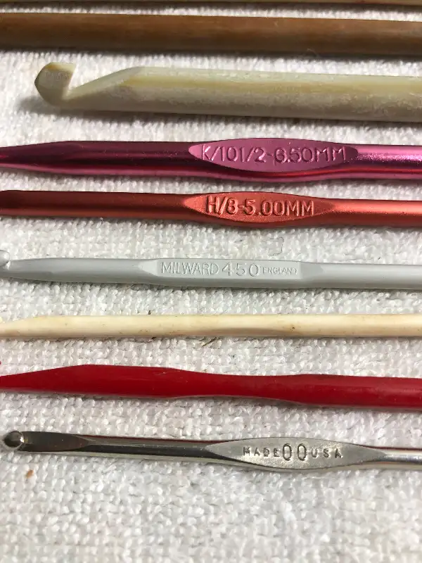 Assorted Sizes of Crochet Hooks Sold Separately $4 Each in Hobbies & Crafts in Sunshine Coast - Image 4