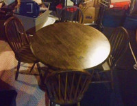 Round wood kitchen table with 4 chairs - fantastic 150 for all