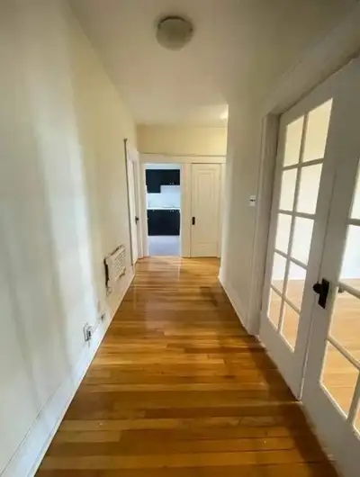 Looking for roommate (large 4 1/2, NDG, all-inclusive)