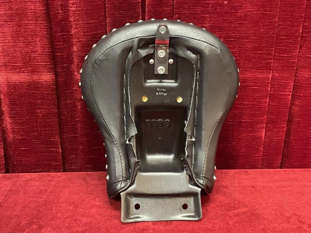1997 Harley Softail seat, like new, studded in Motorcycle Parts & Accessories in Windsor Region - Image 3