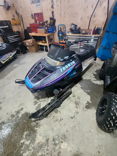 1997 polaris indy 500 fan cooled Completly rebuilt. Runs great. -heated handles -2 new carburetor bo...