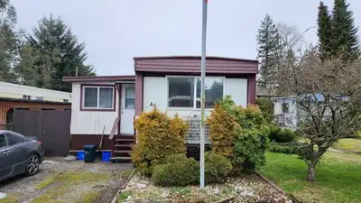 Modern 2-Bedroom Waterfront Home – $2,300/month