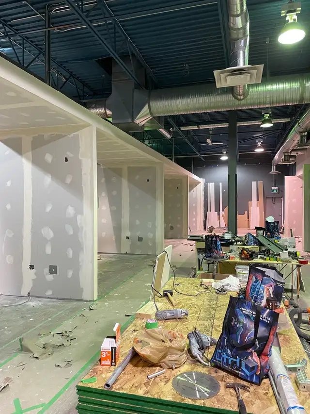 Drywall taper429746880166635523