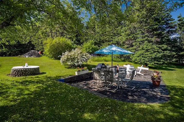 Charming Oceanfront Cottage for Rent in Nova Scotia in Canada - Image 5