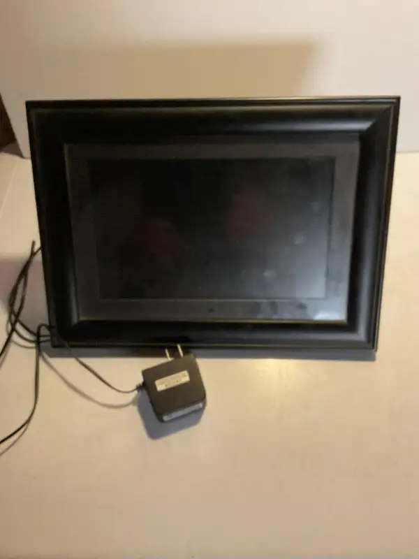 Digital Picture Frame - Insignia in General Electronics in Hamilton - Image 3