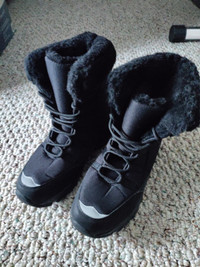 New light weight Women's winter boots for sale.