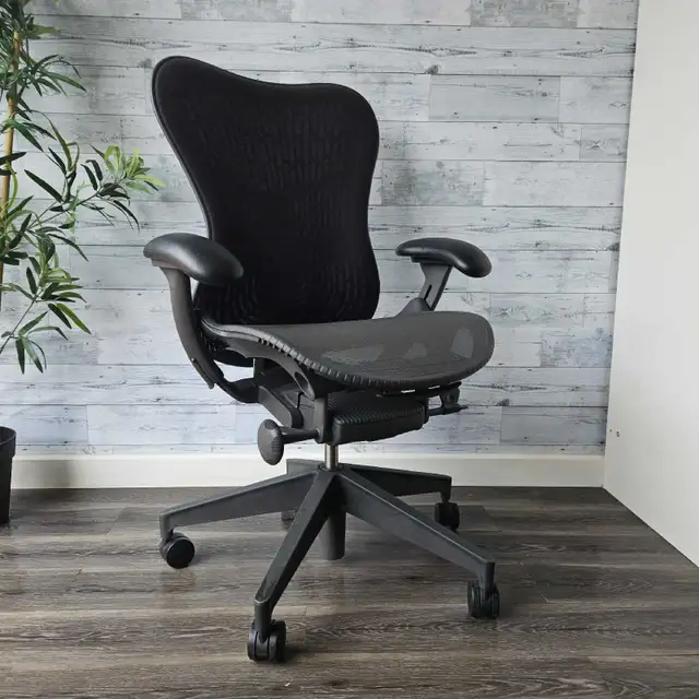 Herman Miller Mirra 2 ergonomic office chair FREE DELIVERY in Chairs & Recliners in City of Toronto - Image 7