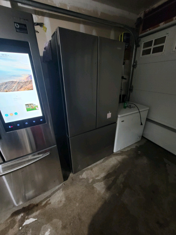 BRAND NEW GALANZ 33" 18 cu.ft. French Door Refrigerator, Stainle